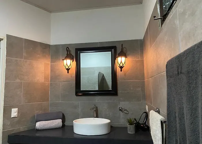 Good Life Lodge *