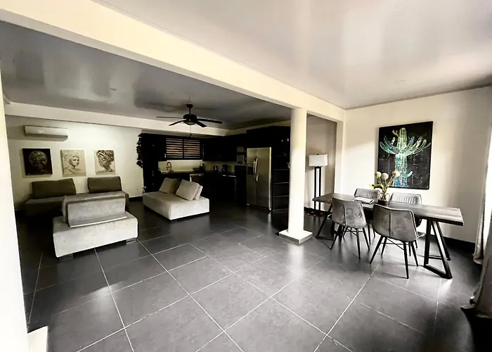 Good Life Lodge