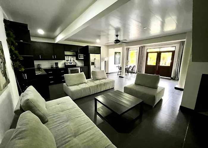 Good Life Lodge *