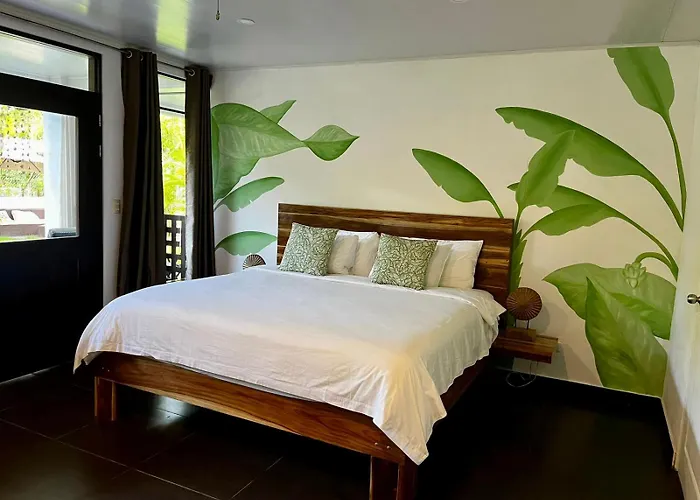 Good Life Lodge *