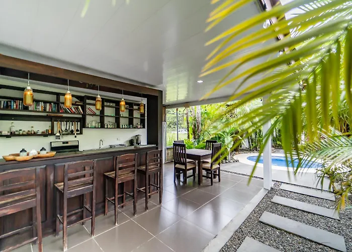 Good Life Lodge *